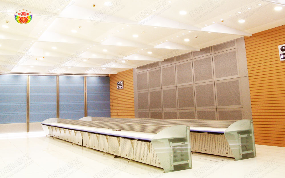 機(jī)場控制臺(tái)現(xiàn)場圖